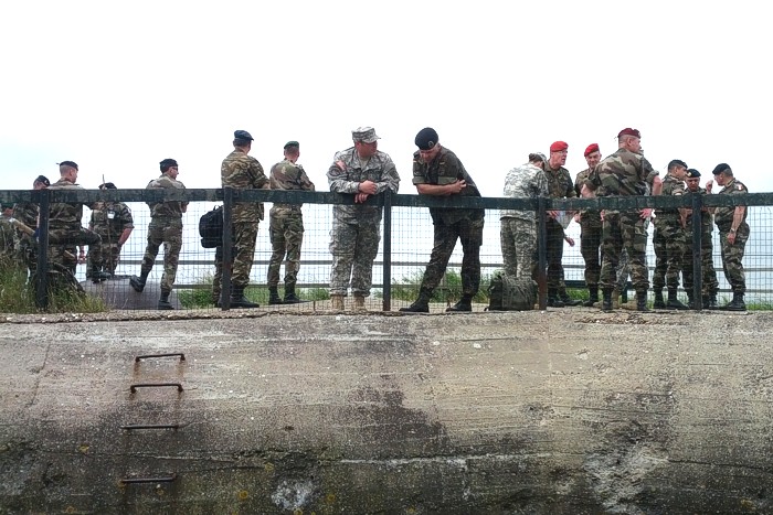 Een battlefieldtour met NAVO-militairen in Zoutelande.