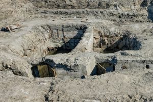 Uitgraven van een 134S aan de Prins Hendrikweg in Vlissingen door de Walcherse Archeologische Dienst. Het dak van de bunker is gesloopt maar verder was de bunker redelijk intact.